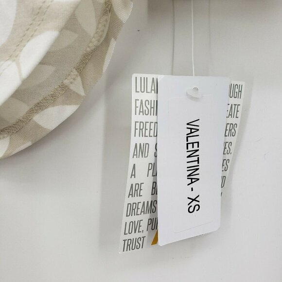 New Lularoe Valentina Blouse Womens XS Beige White Floral Print Long Sleeve - Picture 3 of 5